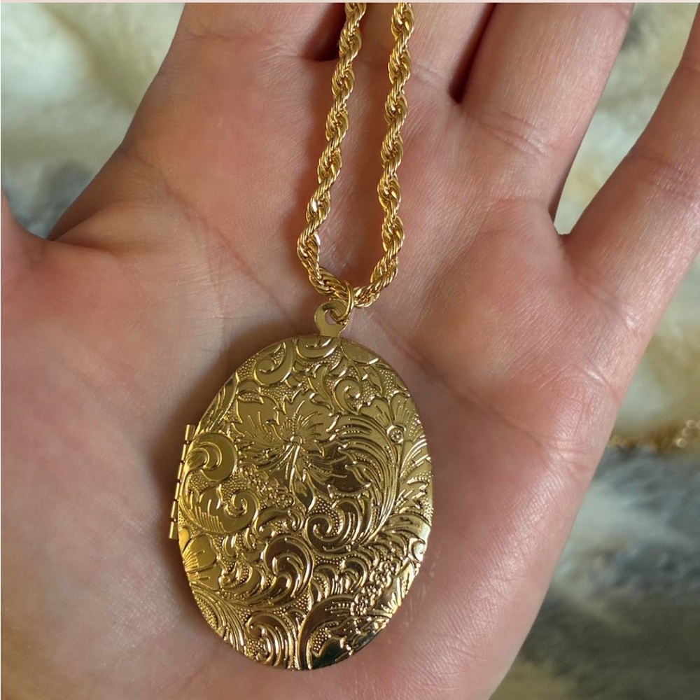 ❗️FIRM PRICE❗️ 18K Gold Filled Intricate Locket Long Necklace